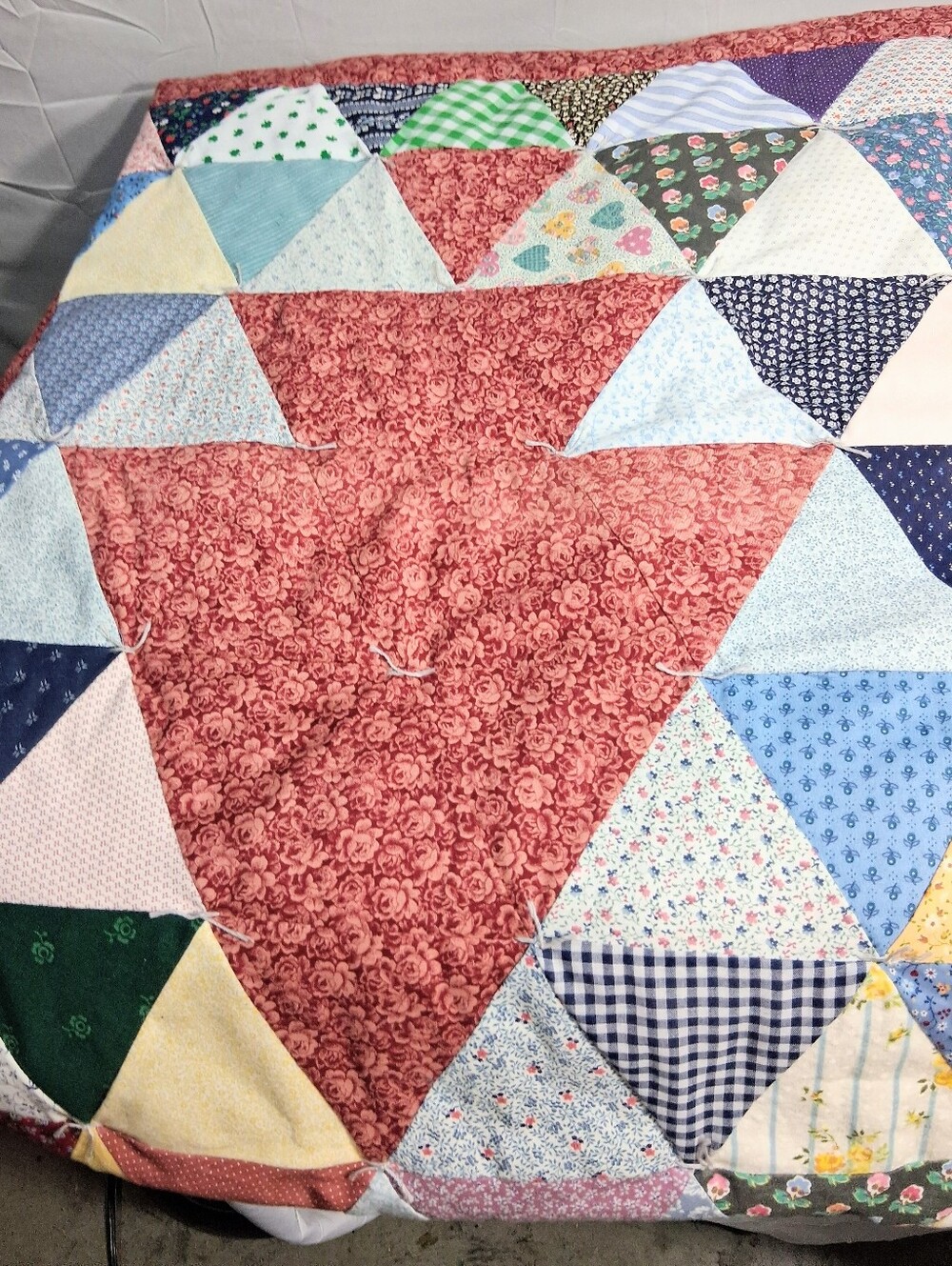 Vintage Crib 52" X 38" Hand-tied Triangle Patchwork Calico/Floral Scraps Quilt - Picture 4 of 11